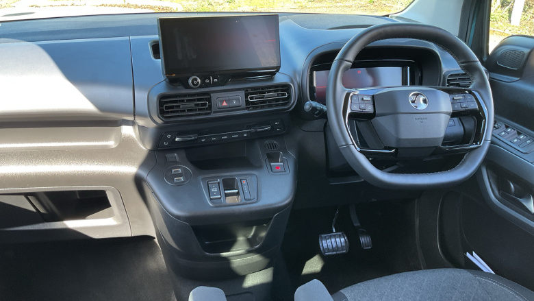 Vauxhall Combo Life 100kW Ultimate XL 50kWh 5dr Auto Electric Estate